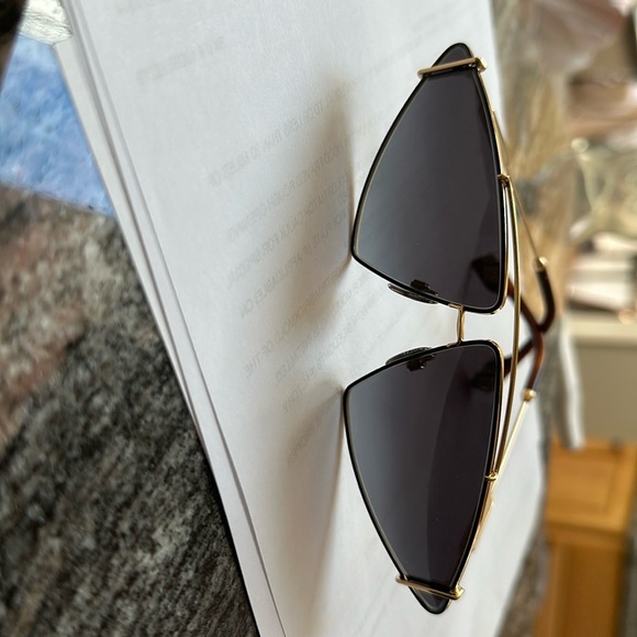 Burberry NWT Lim. Edit. sunglasses gorgeous gold frame w/ gray lenses. no case - Picture 6 of 7